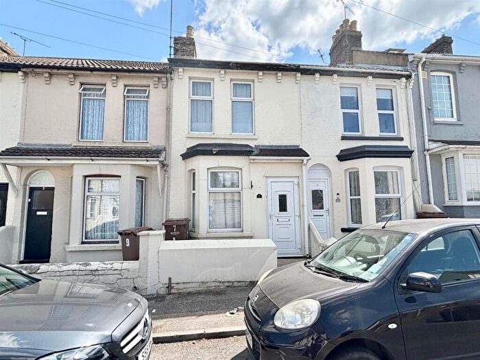 3 Bedroom Terraced House For Sale In Wellington Road, Gillingham, ME7