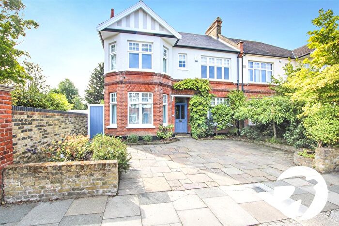 3 Bedroom Semi-detached House For Sale In Glenlyon Road, London, SE9