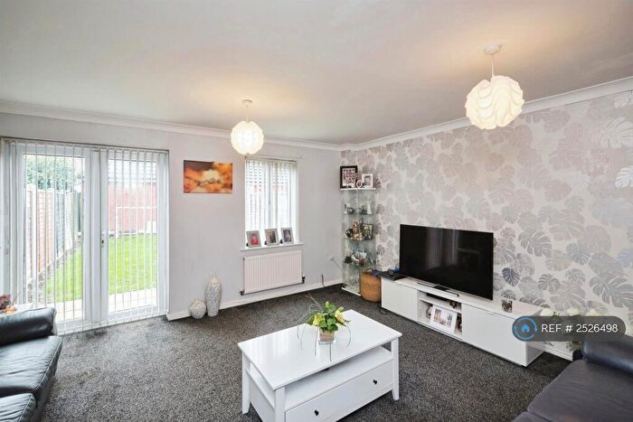 4 Bedroom Semi-Detached House To Rent In Kitegreen Close, Chelmsley Wood, B37