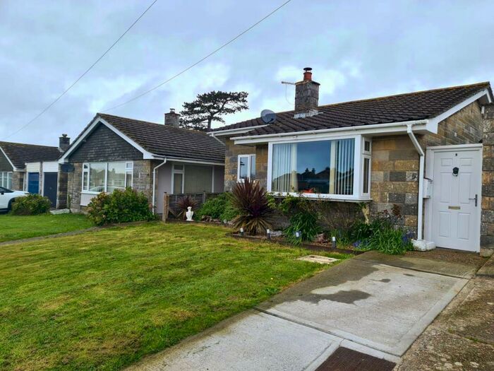 2 Bedroom Bungalow To Rent In Atkinson Drive, Newport, PO30