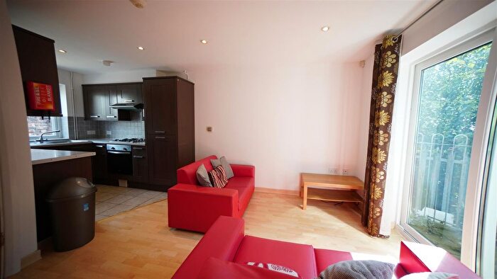 4 Bedroom Flat To Rent In Pen-Y-Wain Lane, Cardiff, CF24