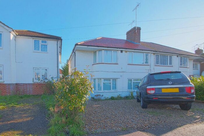 2 Bedroom Maisonette To Rent In Salisburys Avenue, Slough, SL2