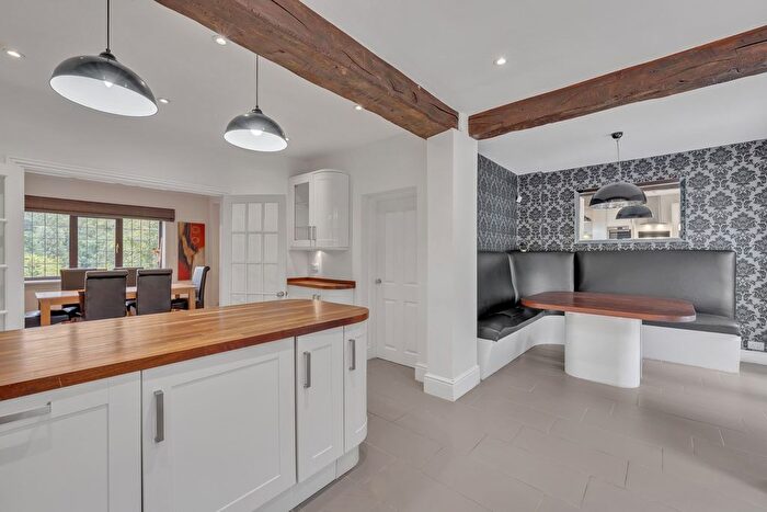 5 Bedroom Detached House To Rent In Valley Road, Rickmansworth, WD3