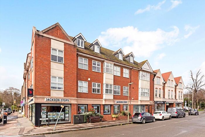 1 Bedroom Flat To Rent In York Road, Weybridge, KT13