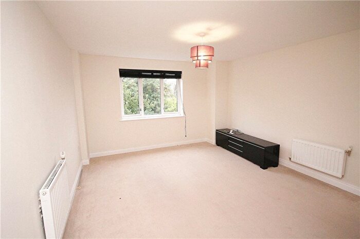 2 Bedroom Flat To Rent In Chalfont Road, London, SE25