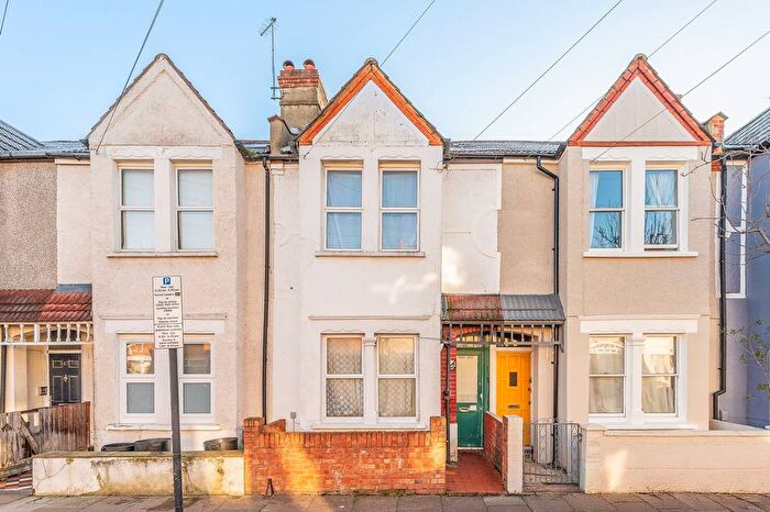 Studio To Rent In Rostella Road, Tooting, London, SW17