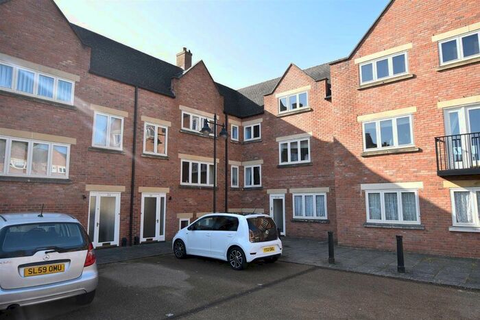2 Bedroom Flat To Rent In Knox Road, Wellingborough, NN8