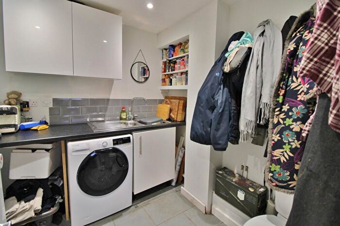3 Bedroom Terraced House For Sale In Lechlade Gardens, Fareham, PO15