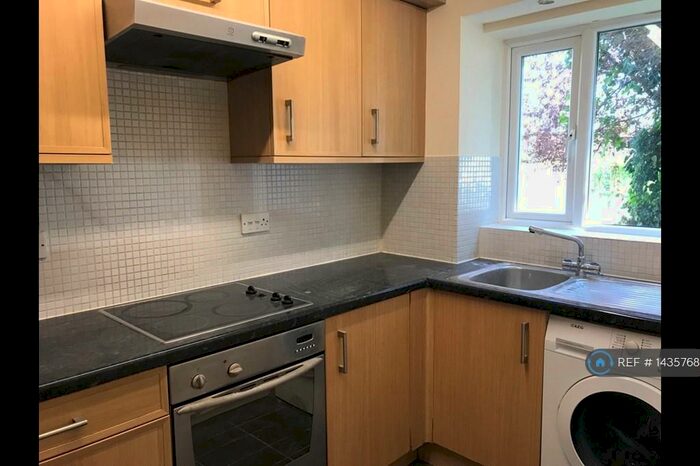 1 Bedroom Flat To Rent In Prestatyn Close, Stevenage, SG1