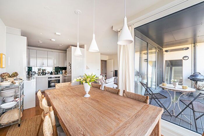 2 Bedroom Flat For Sale In Fergusson Mews, London, SW4