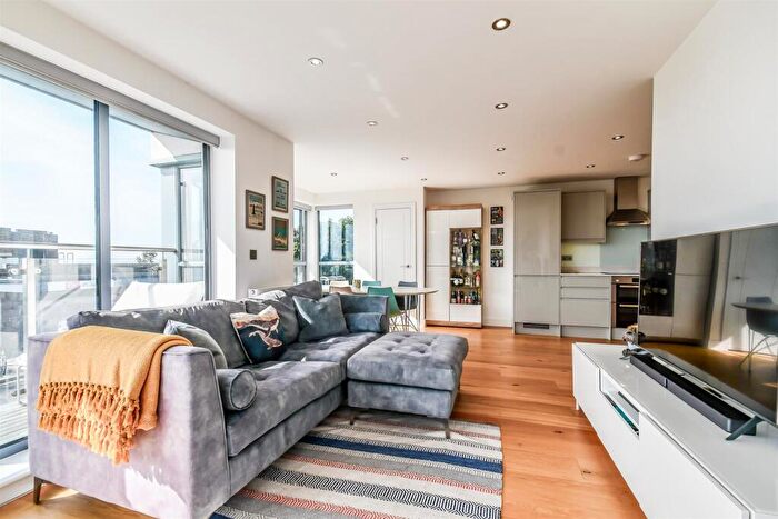 2 Bedroom Apartment To Rent In The Ridgeway, Chalkwell, Westcliff-on-Sea, SS0
