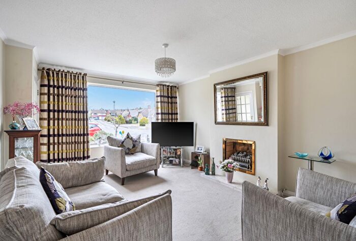 3 Bedroom Semi Detached House For Sale In Chudleigh Gardens, Sutton, SM1