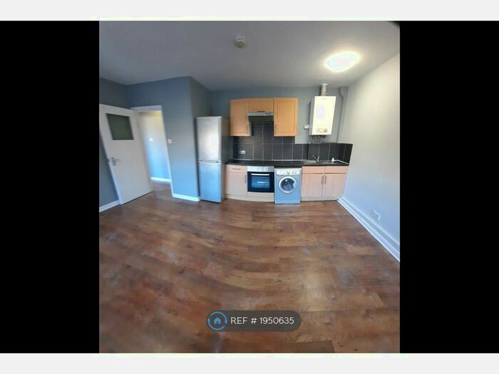 1 Bedroom Flat To Rent In High Street, Carshalton, SM5