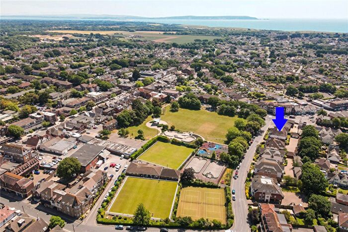 3 Bedroom Flat For Sale In Whitefield Road, New Milton, Hampshire, BH25