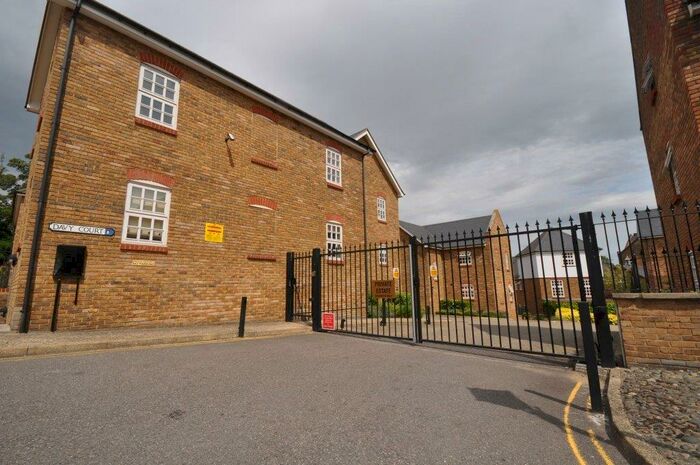 2 Bedroom Apartment To Rent In Davy Court, Rochester, ME1