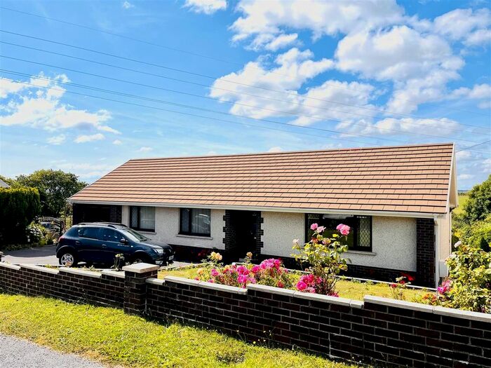 3 Bedroom Bungalow For Sale In Heol Waunyclun, Trimsaran, Kidwelly, SA17