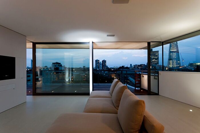 2 Bedroom Flat To Rent In Park West Apartments, Tanner Street, London, SE1