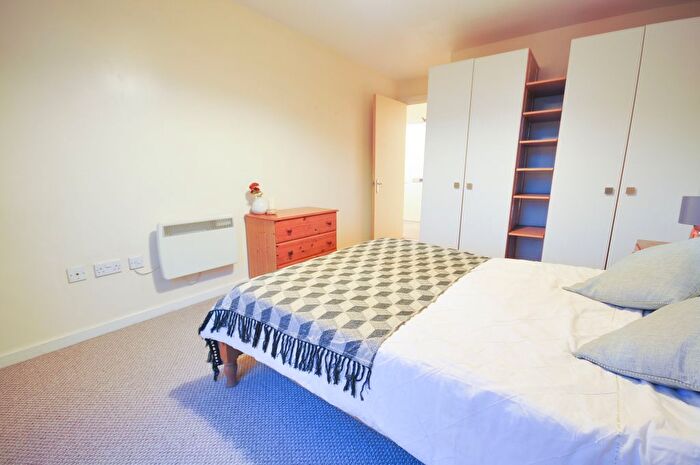 1 Bedroom Flat To Rent In Chapel Street, Salford, M3