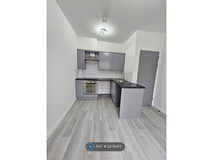 1 Bedroom Flat To Rent In Meadow Court, Wakefield, WF2