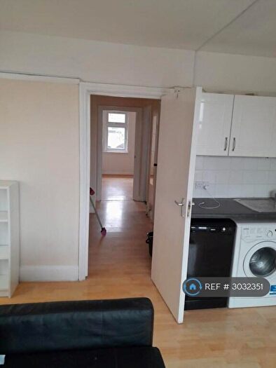 2 Bedroom Flat To Rent In Hillside Avenue, Wembley, HA9