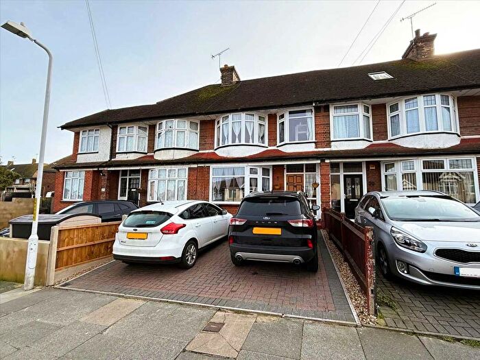 3 Bedroom Terraced House For Sale In Lamorna Avenue, Gravesend, DA12