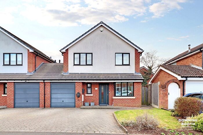 4 Bedroom Link Detached House For Sale In Sunnyside, Walsall, WS9