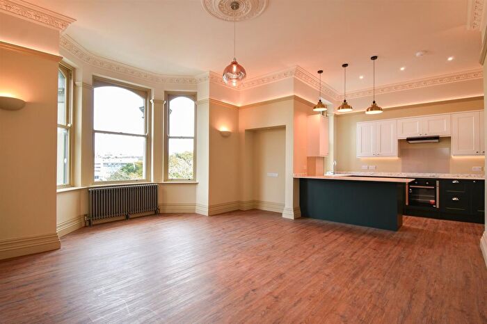 2 Bedroom Flat To Rent In Cornwallis Gardens, Hastings, TN34