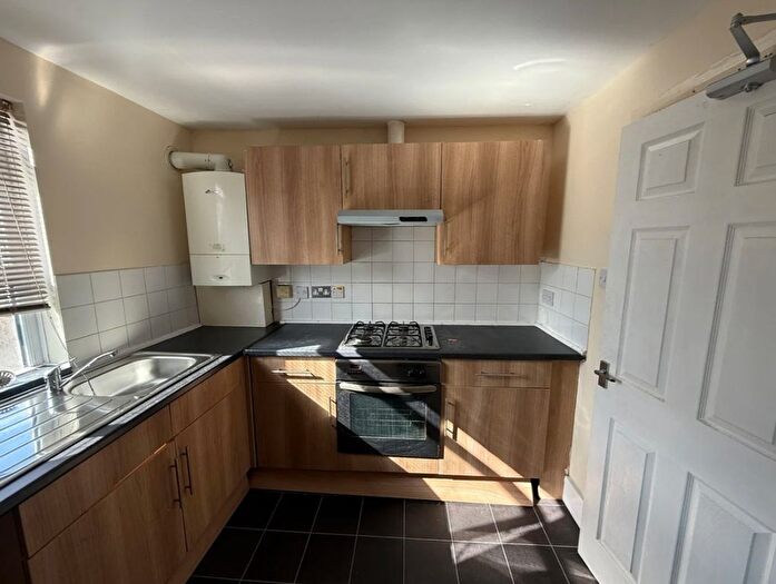 1 Bedroom Flat To Rent In Cross Street, Gillingham, ME7