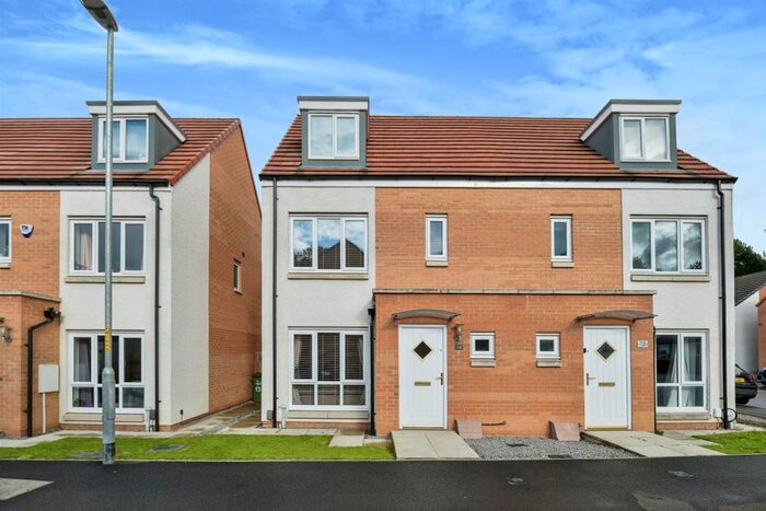 4 Bedroom Semi-Detached House To Rent In Harwood Court, Stockton-On-Tees, TS18