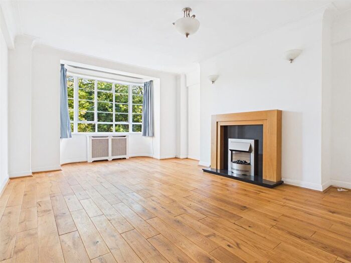 2 Bedroom Flat For Sale In Furze Hill, Hove, BN3