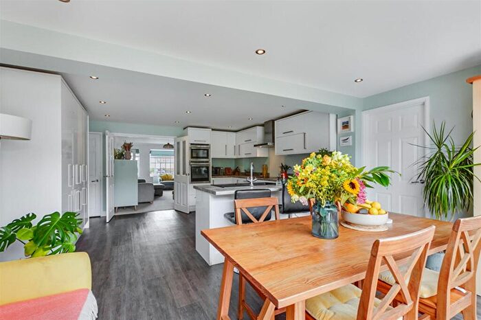 4 Bedroom Link Detached House For Sale In Holmes Road, Breaston, DE72