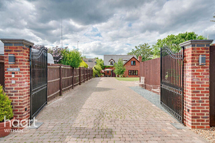 4 Bedroom Detached House For Sale In The Drive, Rivenhall, CM8