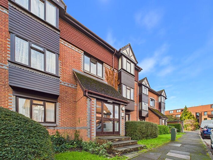 1 Bedroom Flat For Sale In Rowe Court, Grovelands Road, Reading, RG30