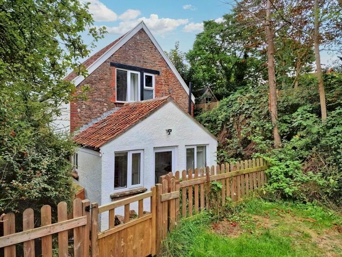 2 Bedroom Detached House To Rent In Church Road, Easton-In-Gordano, BS20