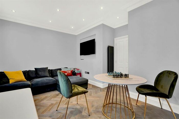 1 Bedroom Flat To Rent In Woodstock Avenue, London, W13