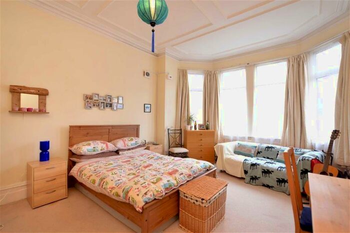 2 Bedroom Ground Flat To Rent In Princes Avenue, Finchley, London, N3