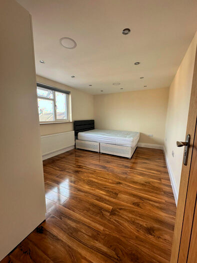 2 Bedroom Flat To Rent In Ilford, IG2