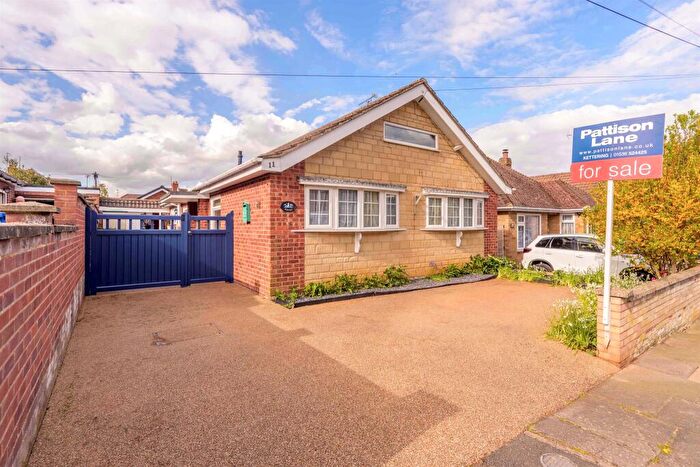 2 Bedroom Detached Bungalow For Sale In Byron Road, Kettering, NN16
