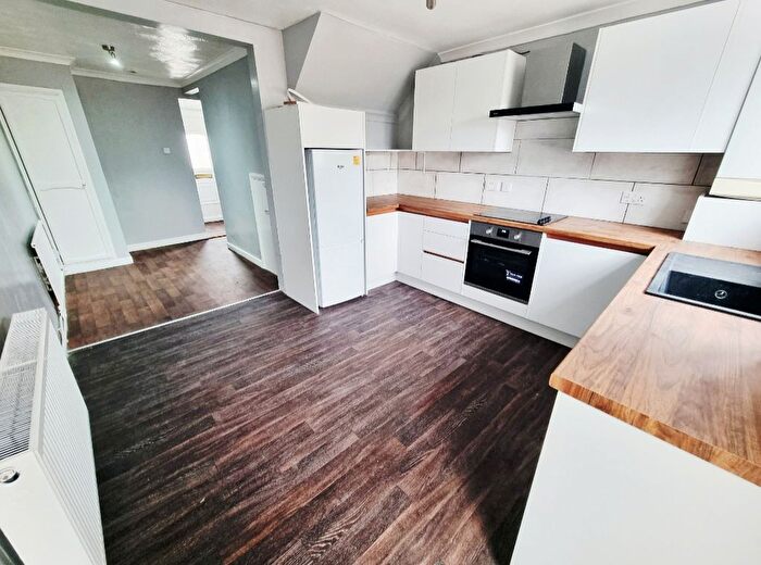 3 Bedroom Property To Rent In Baddeley Close, Stevenage, SG2