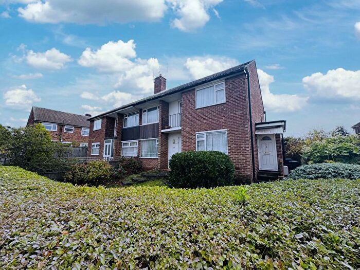 2 Bedroom Maisonette For Sale In Dorchester Close, Northolt, UB5