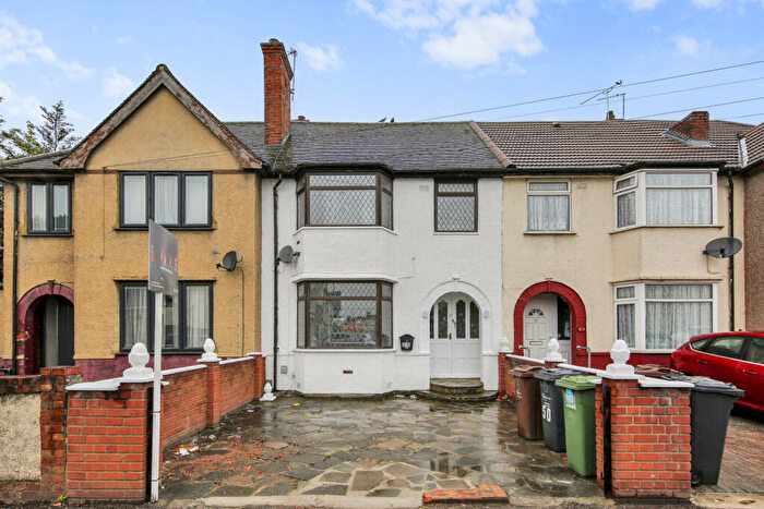 3 Bedroom Semi-Detached House To Rent In Crosby Road, Dagenham, Essex, RM10