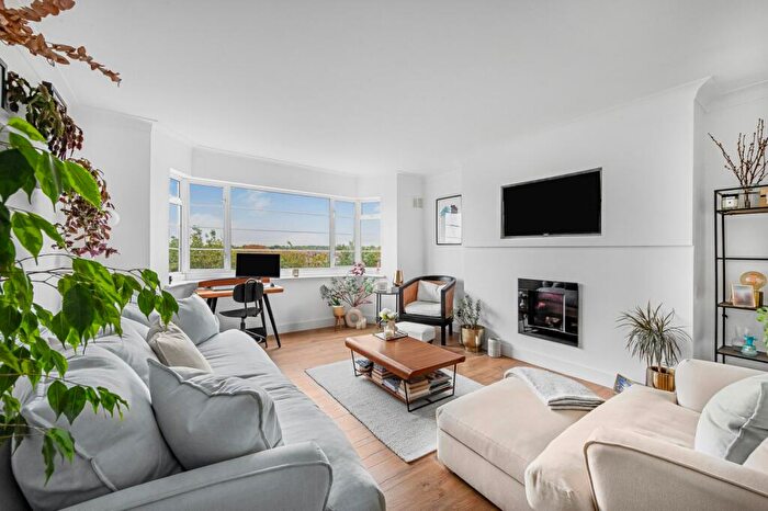 2 Bedroom Flat For Sale In Deanhill Court, Upper Richmond Road West, SW14
