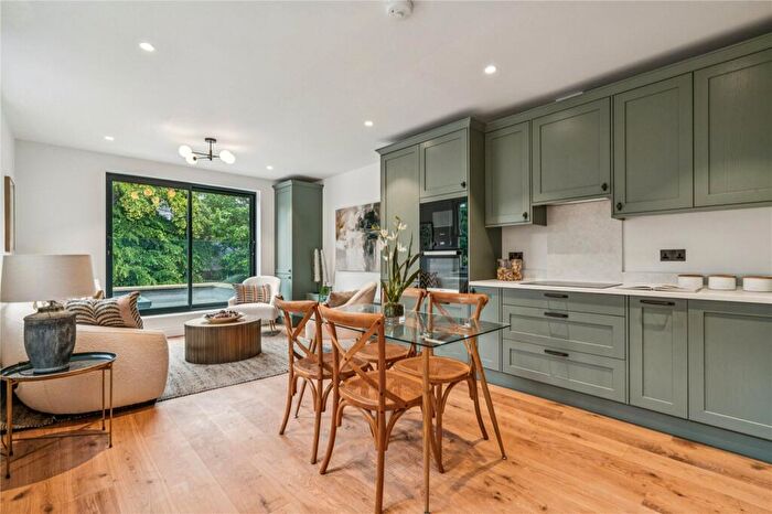 2 Bedroom Apartment For Sale In Balham Park Road, SW12