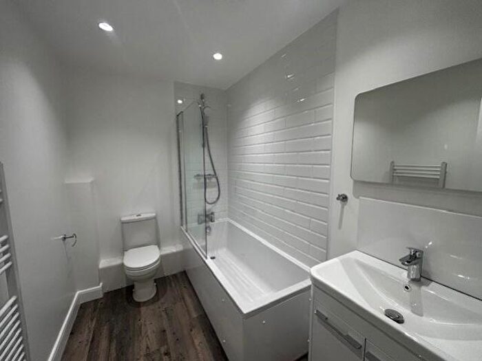 1 Bedroom Flat To Rent In Burford Road, Carterton, Oxon, OX18