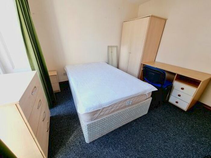 5 Bedroom Flat To Rent In Bath Street, Leamington Spa CV31