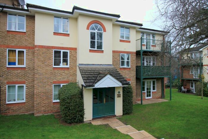 1 Bedroom Flat To Rent In Alexandra Park, Queen Alexandra Road, High Wycombe, HP11