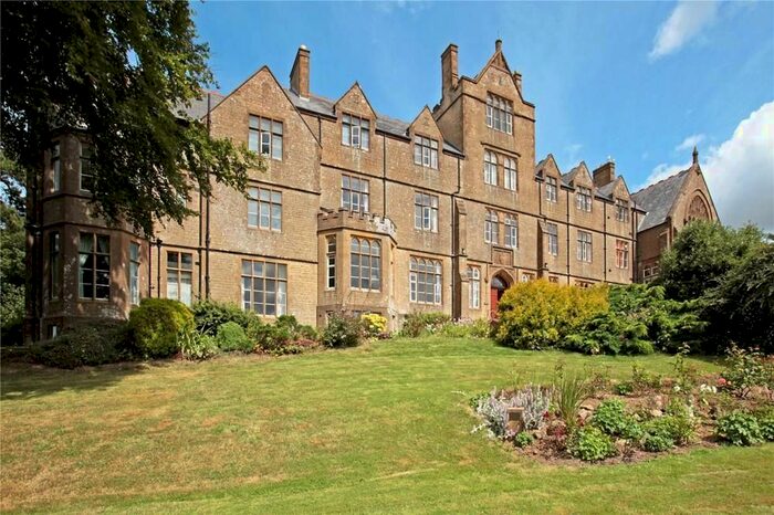 2 Bedroom Flat To Rent In Mount Pleasant, Crewkerne, TA18