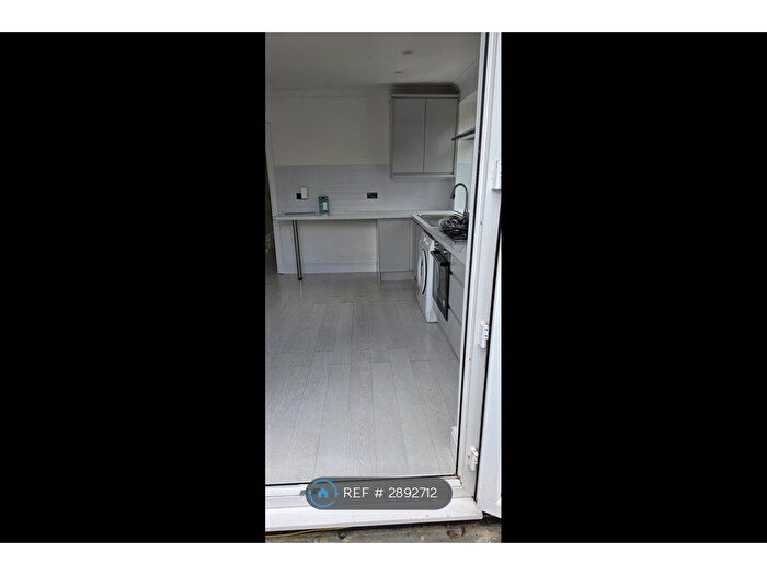 2 Bedroom Flat To Rent In Depot Road, Horsham, RH13