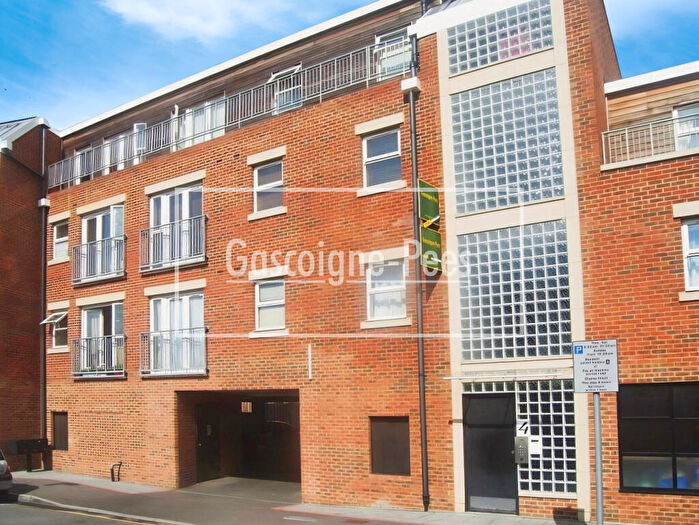 2 Bedroom Flat To Rent In Southsea Road, KT1