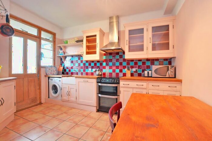 3 Bedroom Flat To Rent In Selwyn Court, Blackheath, London, SE3